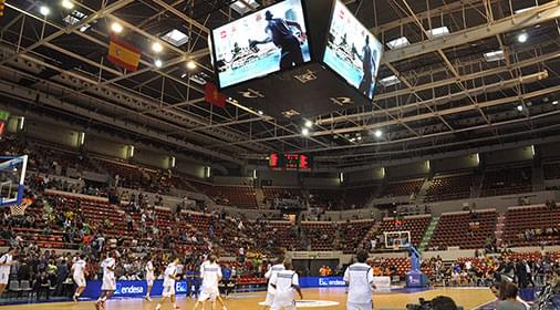 Pantalla LED deportiva en forma de embudo del estadio de Zaragoza